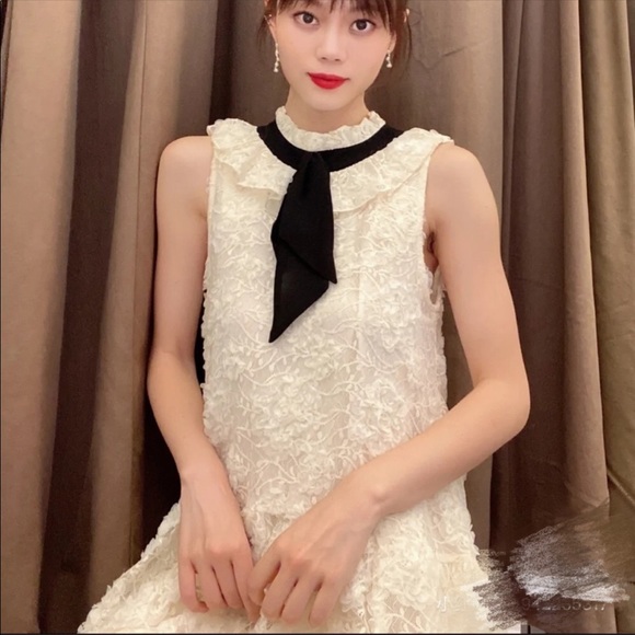 Zara Dresses Zara Lace Dress With A Bow Poshmark